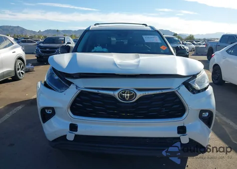 2021 Toyota Highlander Xle z USA, uszkodzony, nr VIN 5TDHZRAH7MS075296